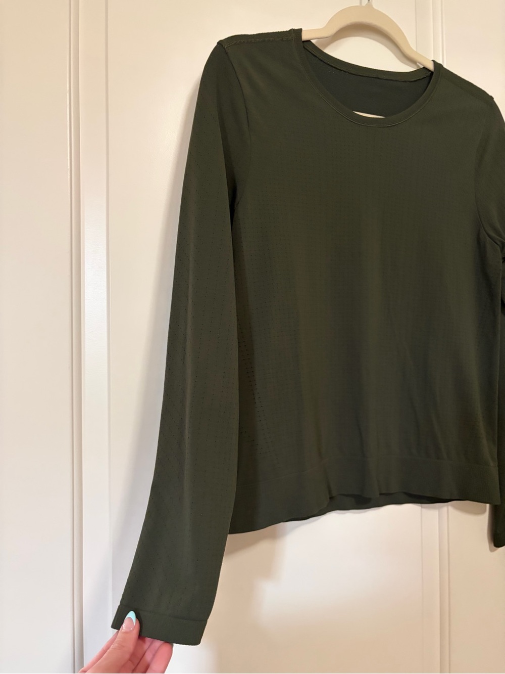 🤎🏃🏽♀️Athleta Olive Crewneck Lightweight Athletic wear L/S Top🧘🏽♀️🤎 - Picture 3 of 10